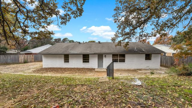 905 Pontiac Court, Arlington, TX 76013