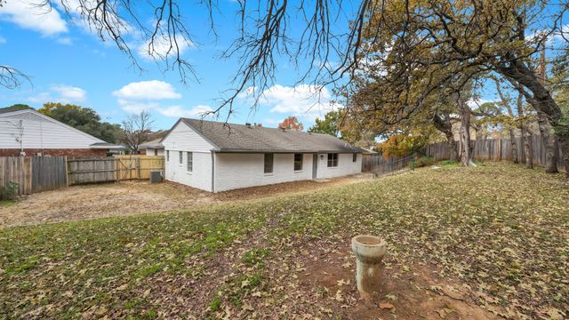 905 Pontiac Court, Arlington, TX 76013