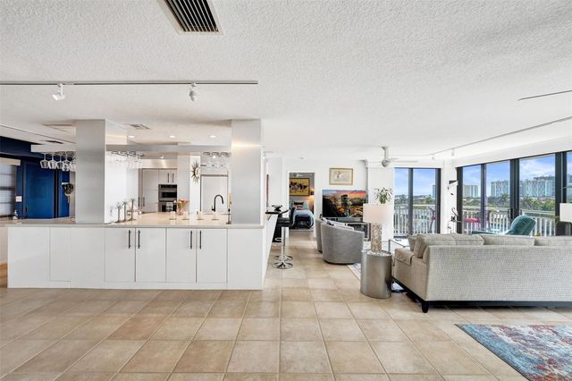 3100 NE 48th Street 617, Fort Lauderdale, FL 33308