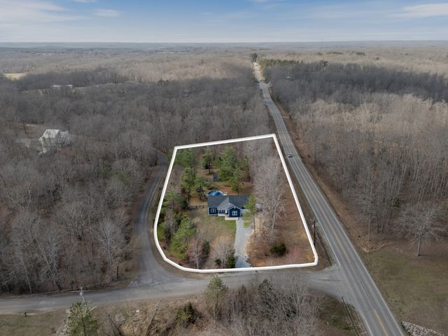 5702 Fox Haven Dr, Nunnelly, TN 37137