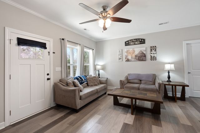 5702 Fox Haven Dr, Nunnelly, TN 37137