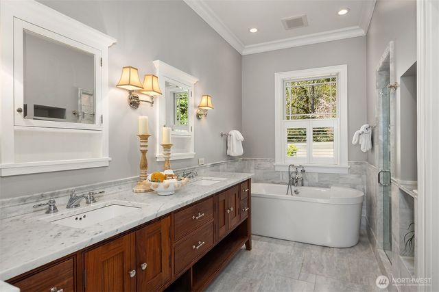 7020 92nd Avenue SE, Mercer Island, WA 98040