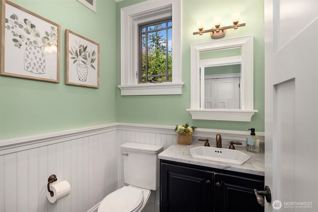 7020 92nd Avenue SE, Mercer Island, WA 98040