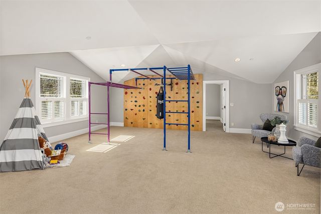 7020 92nd Avenue SE, Mercer Island, WA 98040