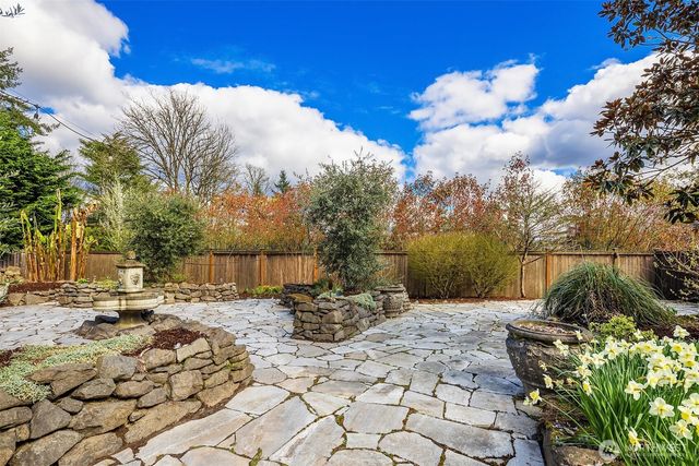 7020 92nd Avenue SE, Mercer Island, WA 98040