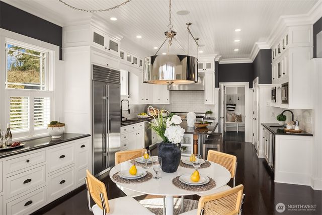 7020 92nd Avenue SE, Mercer Island, WA 98040