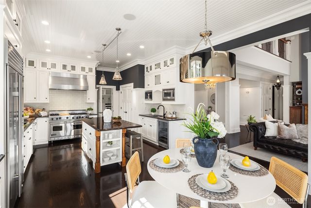 7020 92nd Avenue SE, Mercer Island, WA 98040