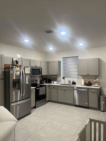 1431 NE 3rd Ave, Florida City, FL 33034