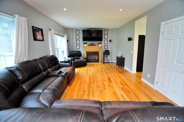 34 Chippenwood Lane, Bristol, CT 06010