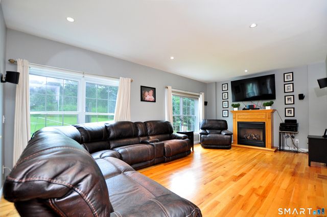 34 Chippenwood Lane, Bristol, CT 06010