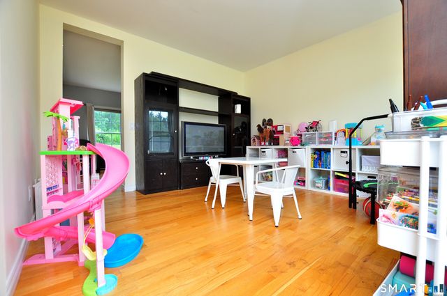 34 Chippenwood Lane, Bristol, CT 06010