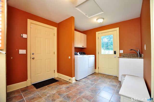 34 Chippenwood Lane, Bristol, CT 06010
