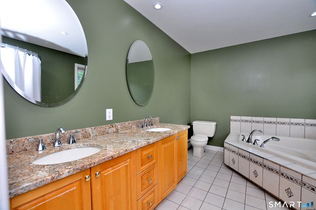 34 Chippenwood Lane, Bristol, CT 06010