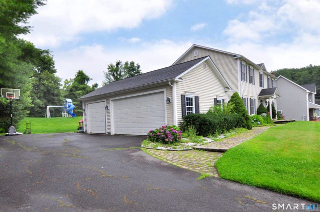 34 Chippenwood Lane, Bristol, CT 06010