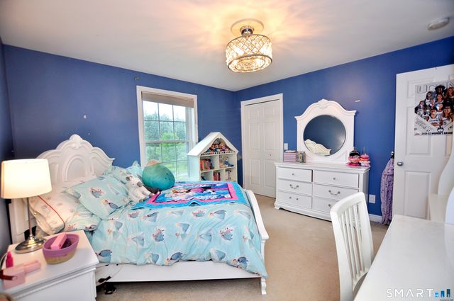 34 Chippenwood Lane, Bristol, CT 06010