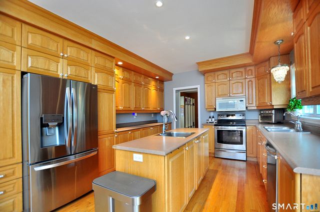34 Chippenwood Lane, Bristol, CT 06010