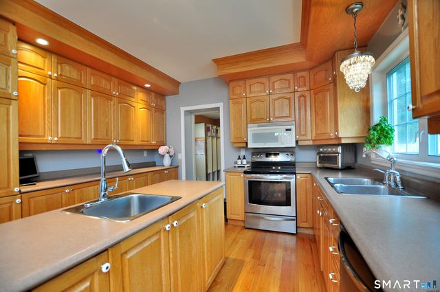34 Chippenwood Lane, Bristol, CT 06010