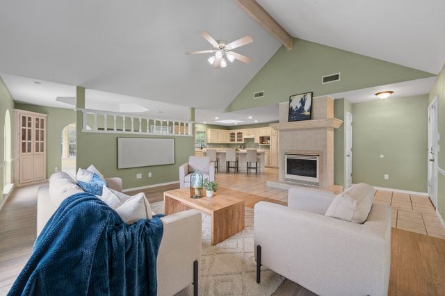 639 S Rough Creek Court, Granbury, TX 76048