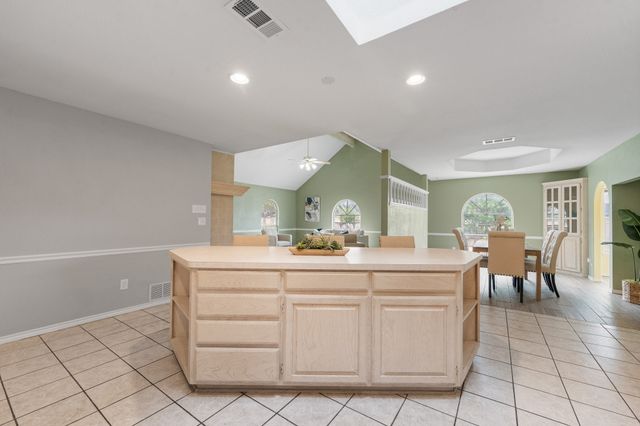 639 S Rough Creek Court, Granbury, TX 76048