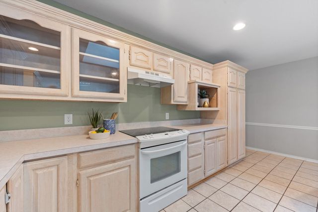 639 S Rough Creek Court, Granbury, TX 76048