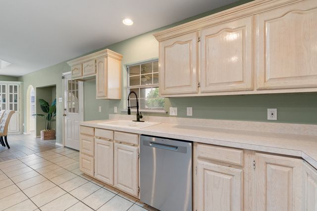 639 S Rough Creek Court, Granbury, TX 76048