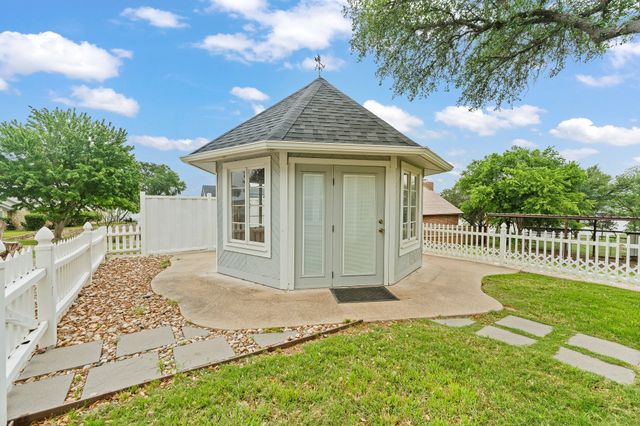 639 S Rough Creek Court, Granbury, TX 76048