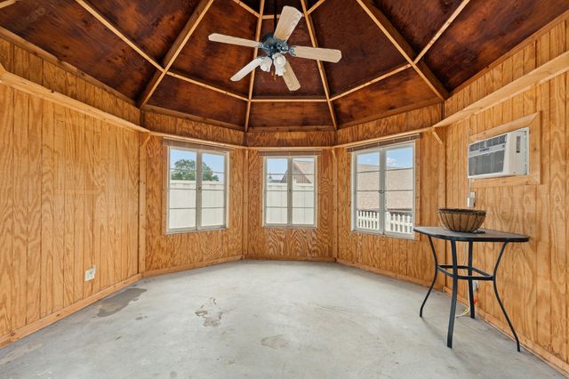 639 S Rough Creek Court, Granbury, TX 76048
