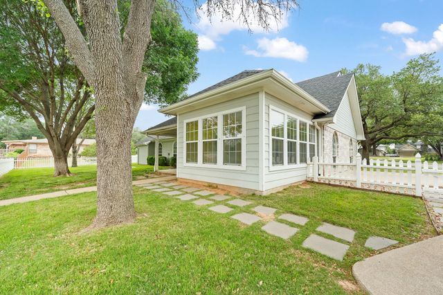 639 S Rough Creek Court, Granbury, TX 76048