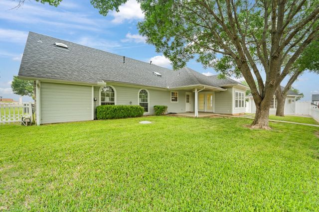 639 S Rough Creek Court, Granbury, TX 76048