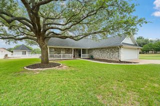 639 S Rough Creek Court, Granbury, TX 76048