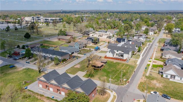 604 SW 5th Street, Bentonville, AR 72712