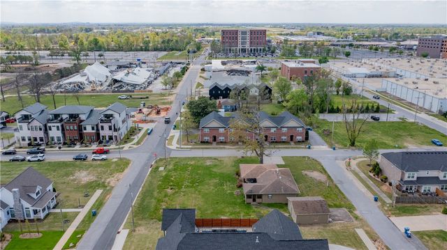 604 SW 5th Street, Bentonville, AR 72712