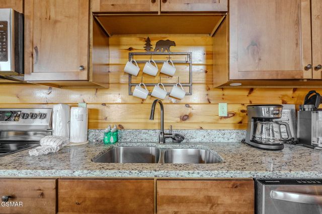 685 Shell Mountain Road, Sevierville, TN 37876