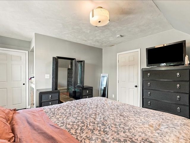 111 Packard St, Hudson, MA 01749