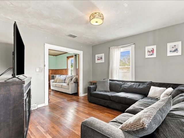 111 Packard St, Hudson, MA 01749