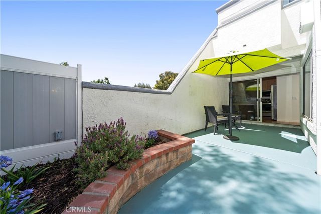 18515 Mayall D, Northridge, CA 91324