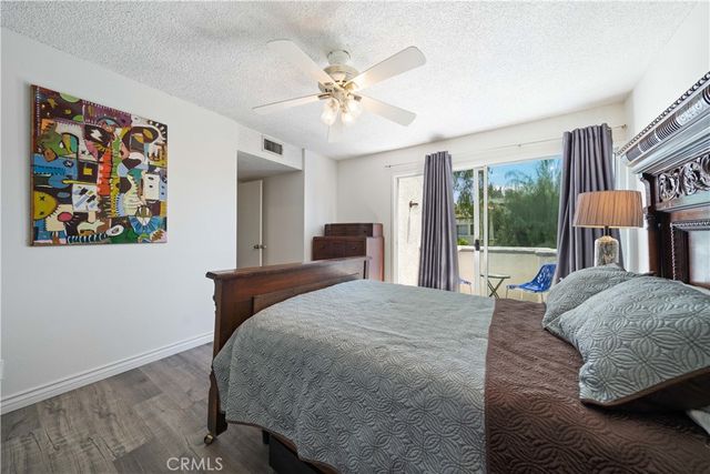 18515 Mayall D, Northridge, CA 91324