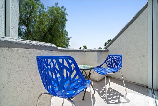 18515 Mayall D, Northridge, CA 91324