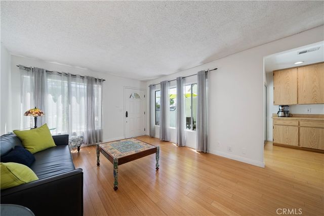 18515 Mayall D, Northridge, CA 91324