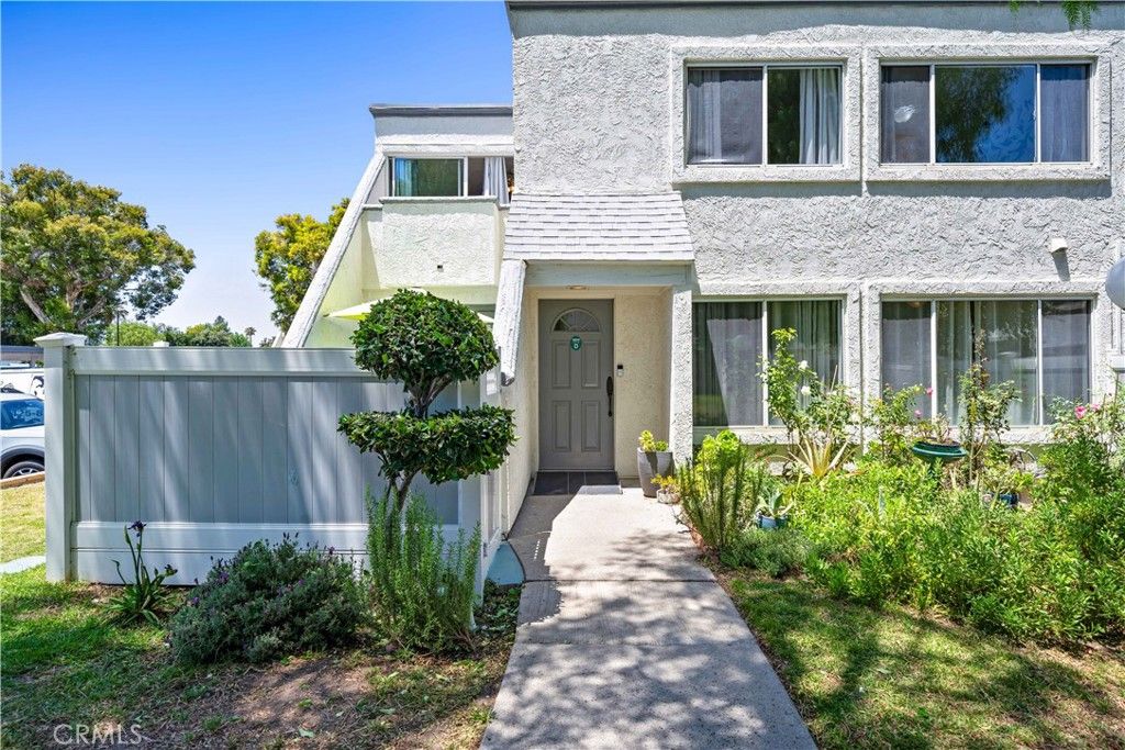 18515 Mayall D, Northridge, CA 91324
