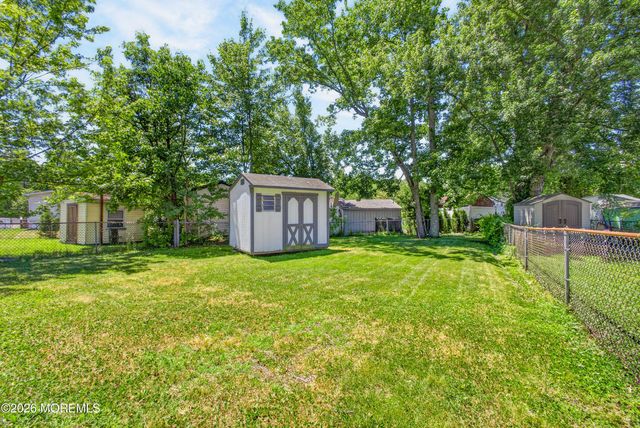 11 Short Oaks Court, Manalapan, NJ 07726