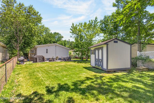 11 Short Oaks Court, Manalapan, NJ 07726