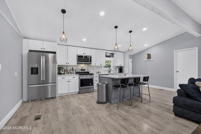 11 Short Oaks Court, Manalapan, NJ 07726