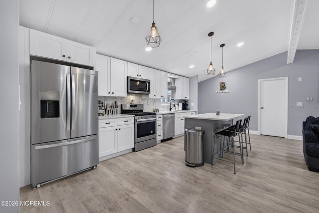 11 Short Oaks Court, Manalapan, NJ 07726