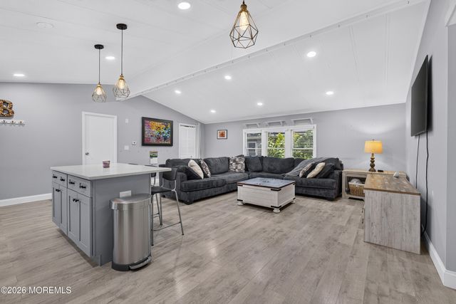 11 Short Oaks Court, Manalapan, NJ 07726