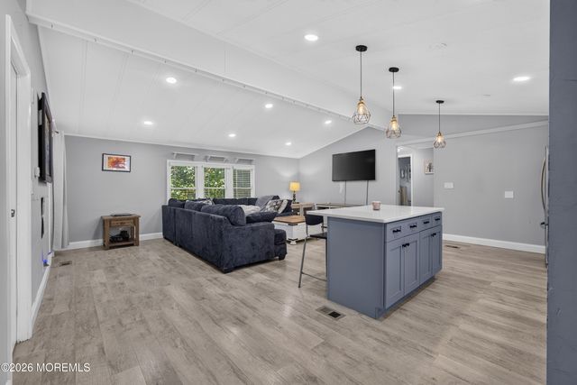 11 Short Oaks Court, Manalapan, NJ 07726