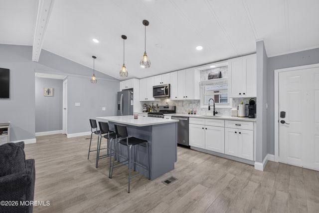 11 Short Oaks Court, Manalapan, NJ 07726