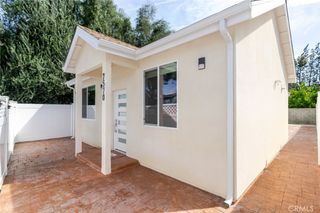 7570 Chaminade Avenue, Canoga Park, CA 91304