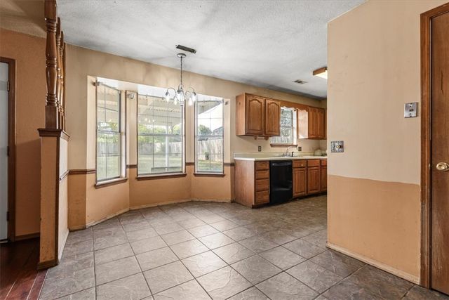 6 Meadowbrook Circle, Bentonville, AR 72712