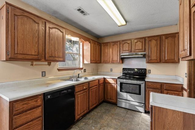6 Meadowbrook Circle, Bentonville, AR 72712